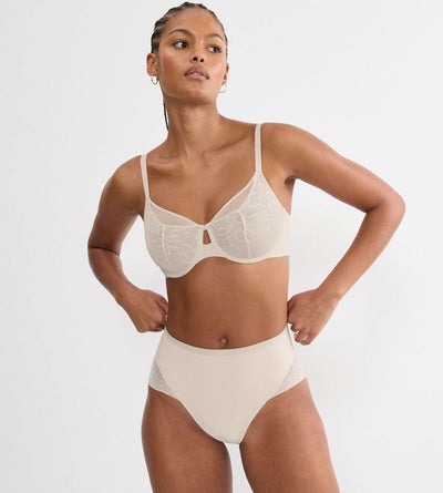 BEIGE TRIUMPH COMFORT CONTOUR MINIMISER BRA
