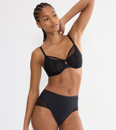 BLACK TRIUMPH COMFORT CONTOUR MINIMISER BRA